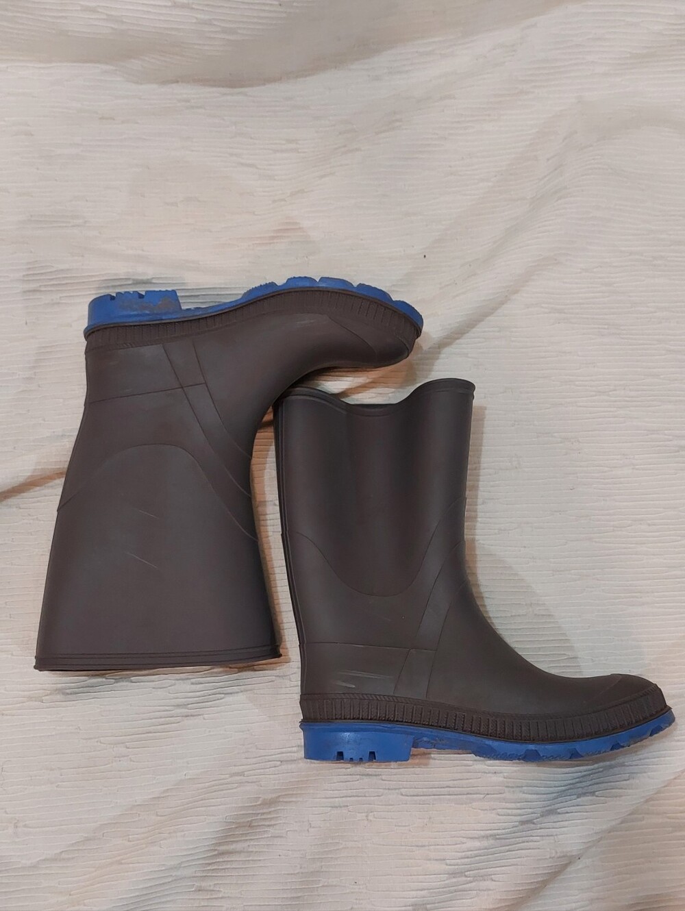 Kamik Logo Gray Rain Boots with Blue Soles Big Kid Size 5 - Picture 7 of 9